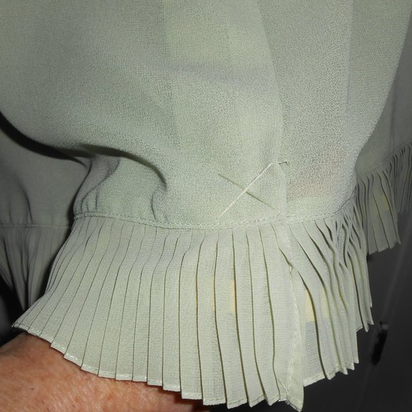 Woman's 2pc Blouse/Jacket & Skirt Set - Picture 15 of 16